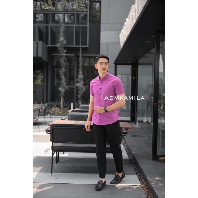 Kemeja pria polos slimfit kasual basic HeM lengan pendek ungu