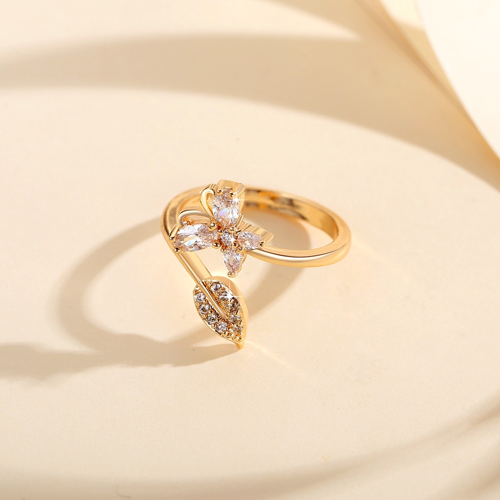 Y694【Barang spot】Cincin Baja Titanium Emas Berlian Kupu-kupu Wanita Fashion Perhiasan Kristal Pertunangan Kupu Rings