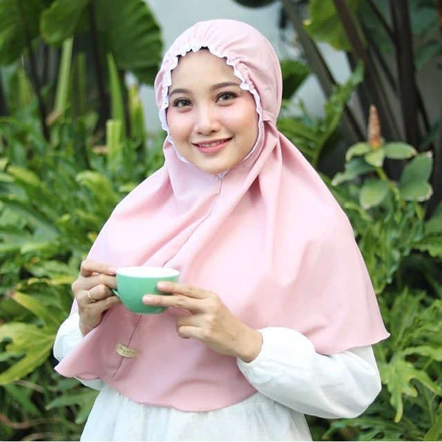 (1KG MUAT 15 PCS) Hijab Instant  Fashion Muslim  BERGO  TALI NON PET RENDA SERUT ELYA / BAHAN DIAMON