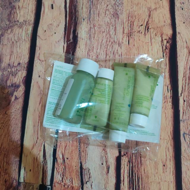 JAFRA perawatan berminyak travel size.