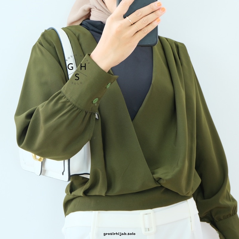 BEFAST - ZFC OOTD Blouse CIKA / Mizuna Blouse Outer / Blouse Wanita / Atasan Blouse Kekinian / Blouse Keluaran Terbaru 2022 / Blouse Casual Polos / Blouse Leher V / Outer Trendy / Terlaris