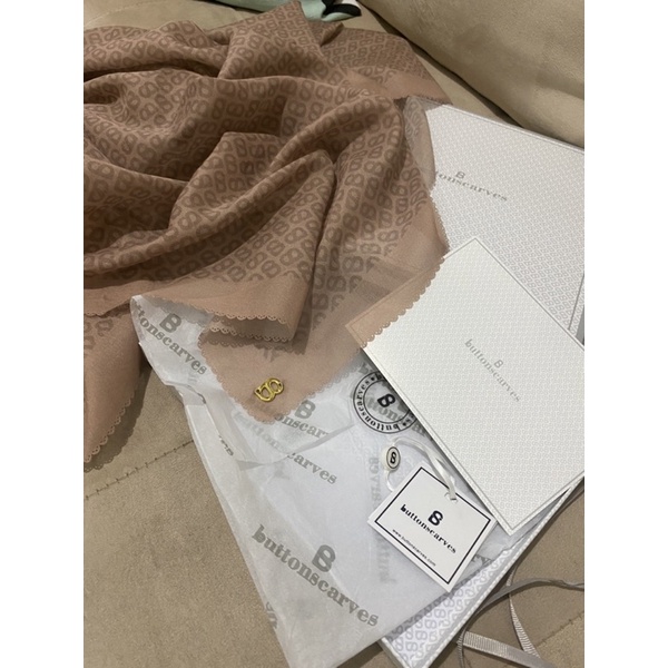 buttonscarves preloved tapis square navajo