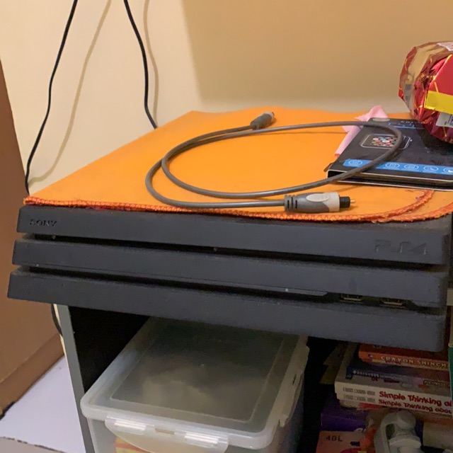 Playstation 4 Pro dan Camera