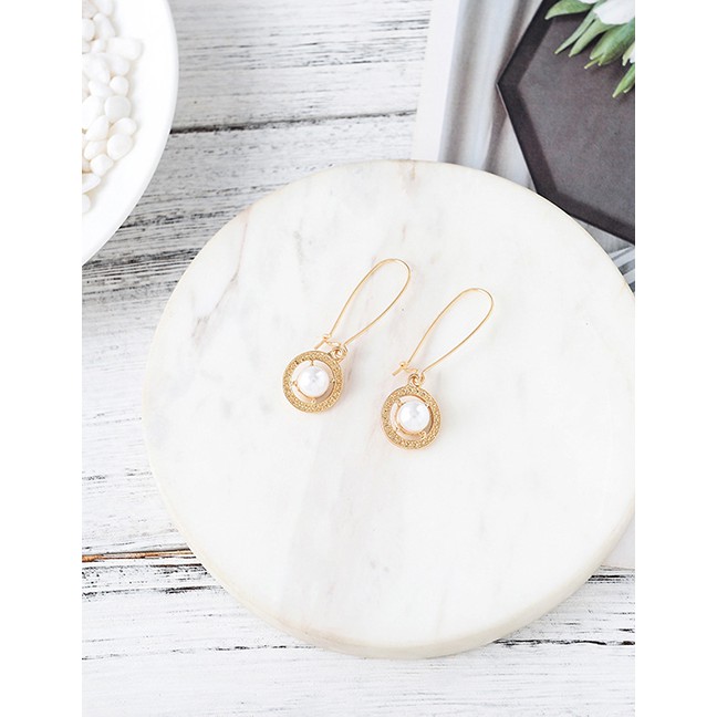 LRC Anting Gantung Fashion Gold Pearl Round Earrings F90564