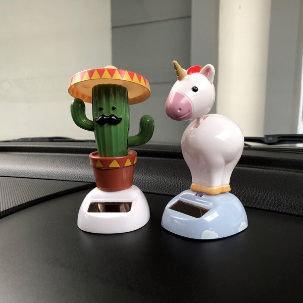 CACTUS &amp; KUDA Boneka Figure Miniatur Pajangan Mobil Solar Power Goyang Kepala Shacking Head