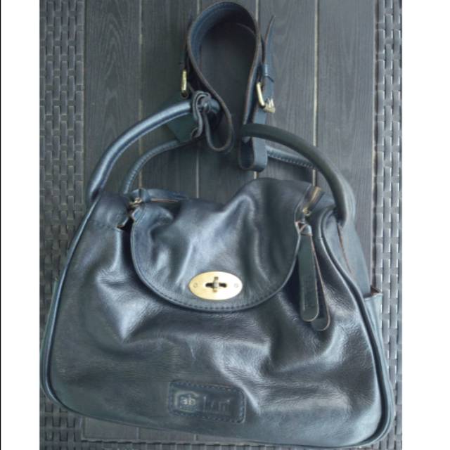 Lumongga navy Kulo Abekani