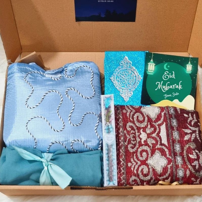 

Hampers Mukenah/Kado Untuk Ultah/Gift Untuk Keluarga