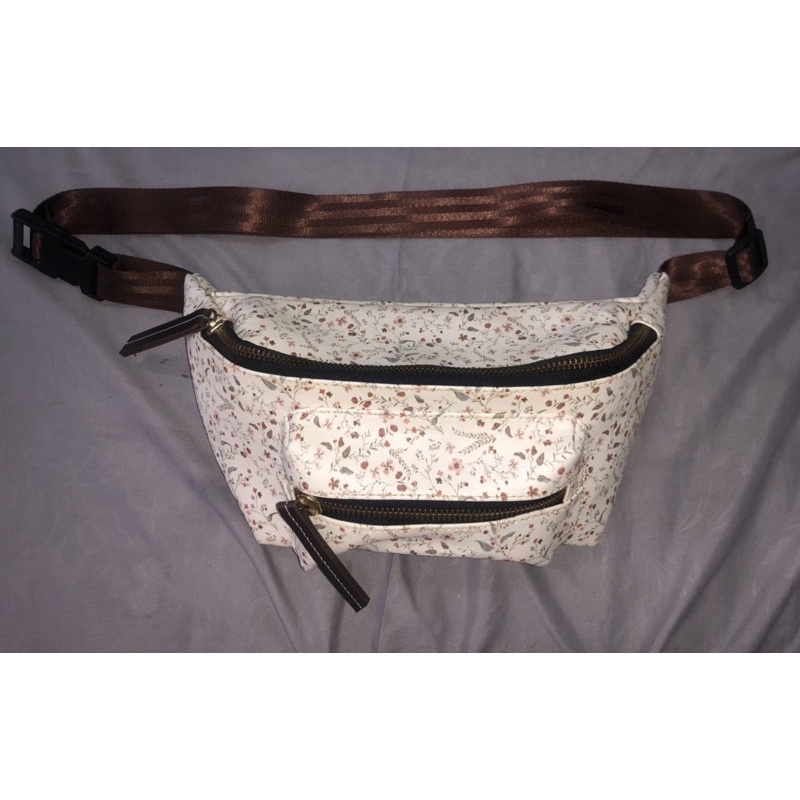 WAIST BAG LoecubyTasahim Preloved