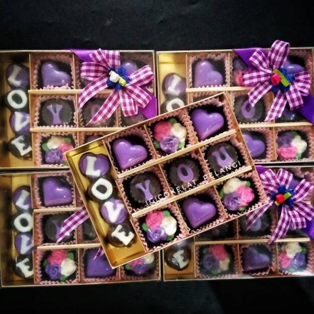 

[KODE HVHYL] Hadiah coklat valentine untuk pacar sahabat teman saudara cokelat pelangi box sekat 12 love you