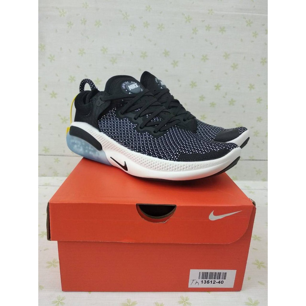 Nike Joyride Run Flyknit - Black White