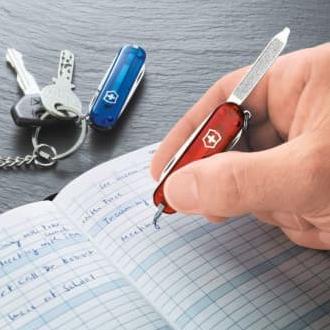 

VICTORINOX PISAU LIPAT SIGNATURE 8 FUNGSI INCLUDE PULPEN XFG631635E
