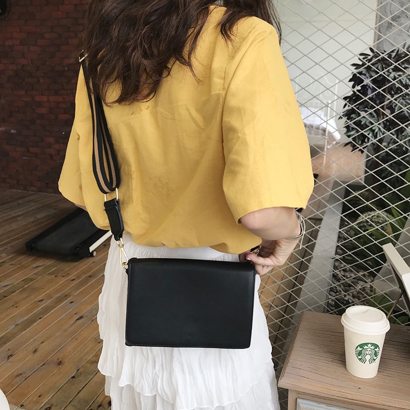 JANE - KOREAN SIMPLE SLING BAG WITH STRIPE STRAP / TAS SELEMPANG HITAM POLOS