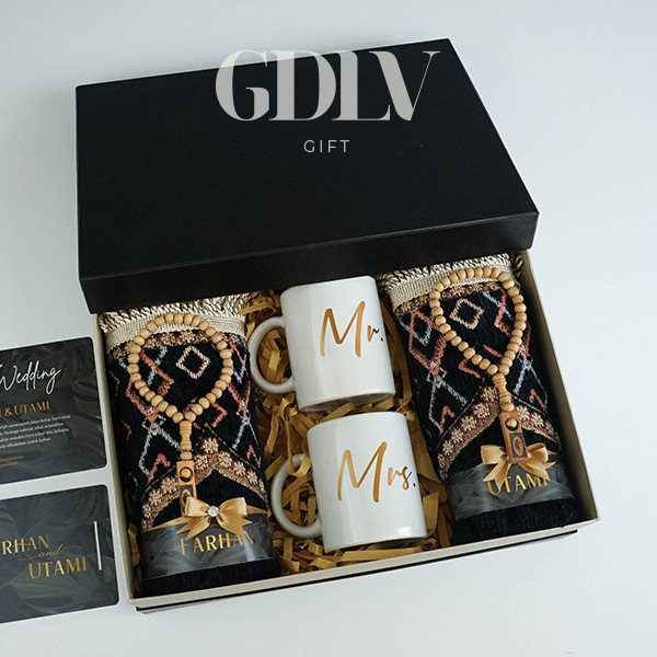 

Kado Nikah Hadiah Sajadah Set Couple Mug Pasangan Custom