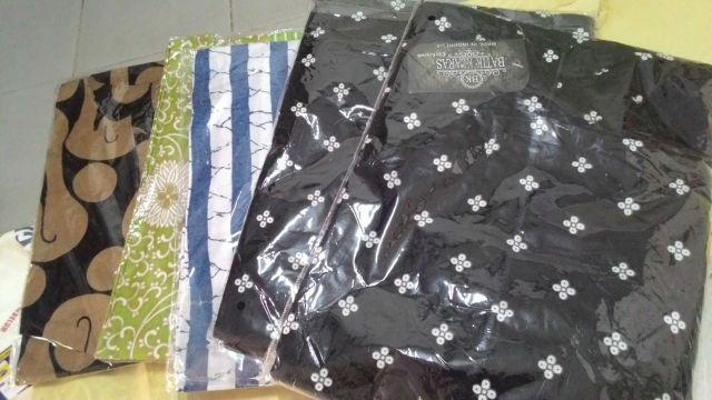 Blus Soft Bunga Salur Baju Atasan Batik Wanita Kerja Modern.