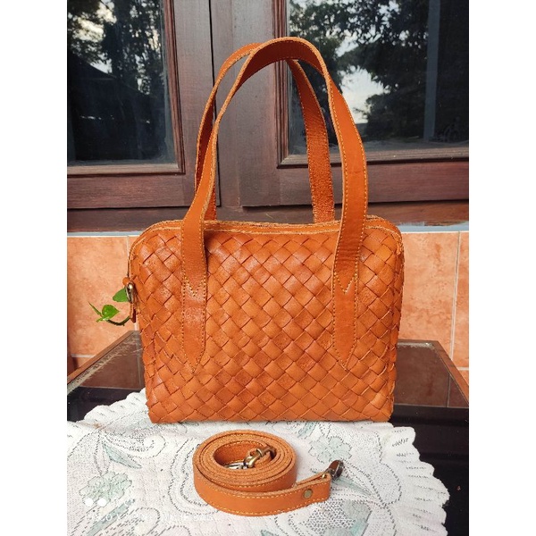 tas kulit sapi asli model speedy motip full anyam handmade by moje jogja