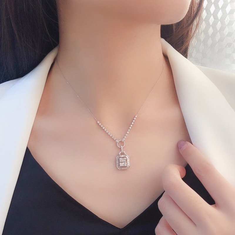 Kalung Rantai Klavikula Hias Liontin Berlian Buatan Bahan Karbon Tinggi