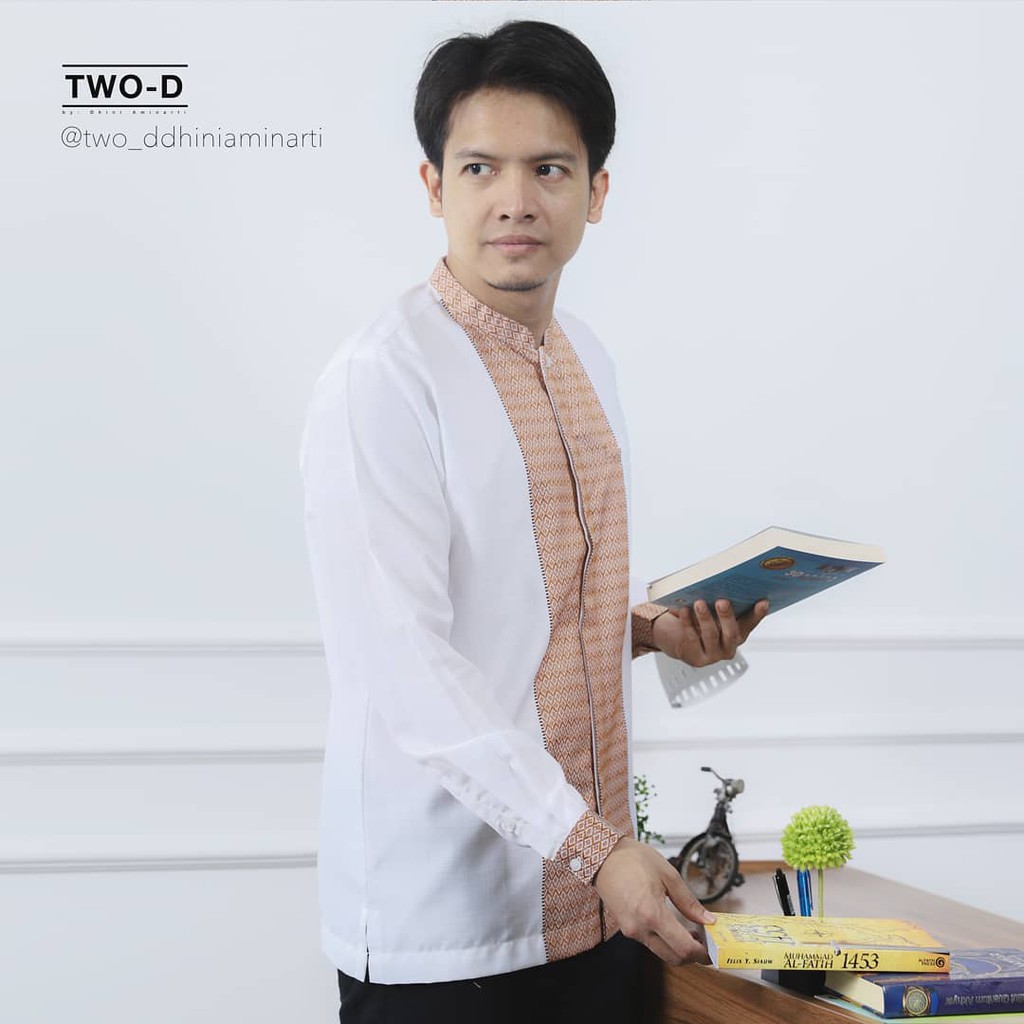 TWO-D Baju Koko Lengan Panjang Putih Kombinasi Coklat Kode 1833 by Dhini Aminarti