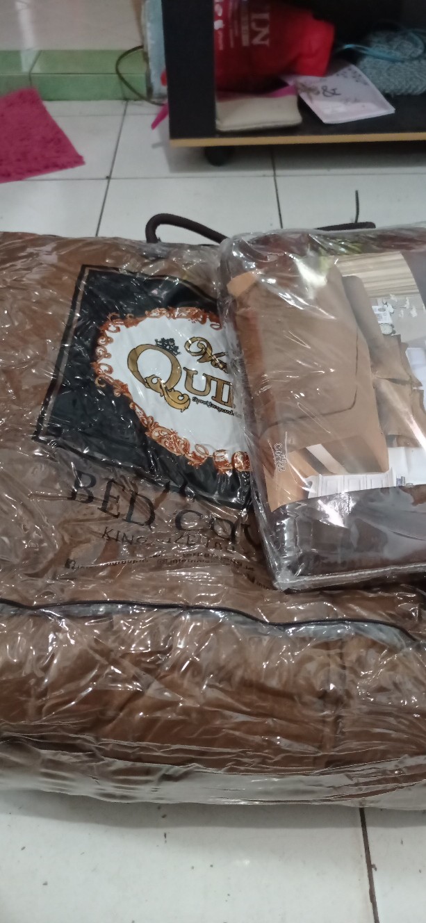 Bedcover + Sprei Fitted Flat Quincy Vallery Polos Tinggi 30 180x200 Dark Red Dark Pinkv Bc180vlr