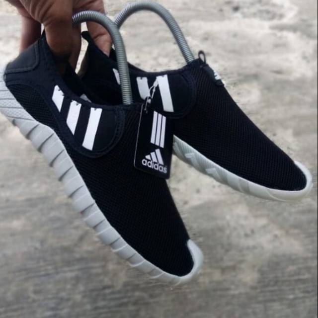 Adidas slip on
