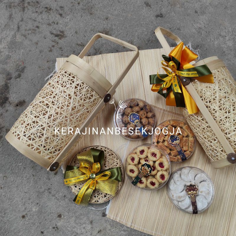 

PARSEL LEBARAN | RANTANG TABUNG HEXAGONAL FREE PITA LEBARAN| besekan parsel kue kering besekan kue nastar kue murah