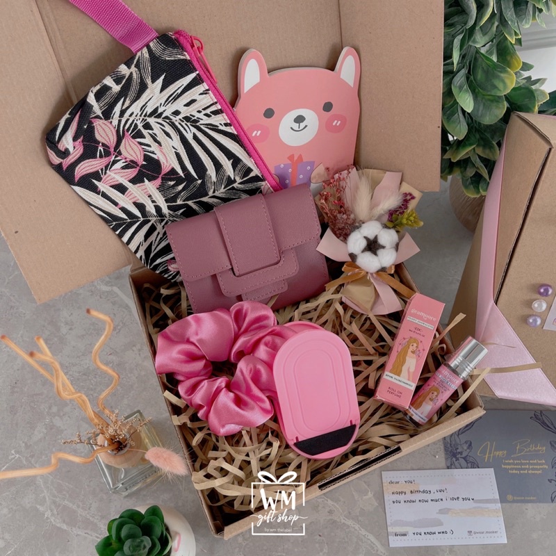 

gift box / hadiah ulang tahun / birthday gift box / hadiah wisuda / graduation gift / hadiah murah / hadiah pacar / hadiah valentine / giftbox valentine / kado valentine / valentine gifts / valentines day