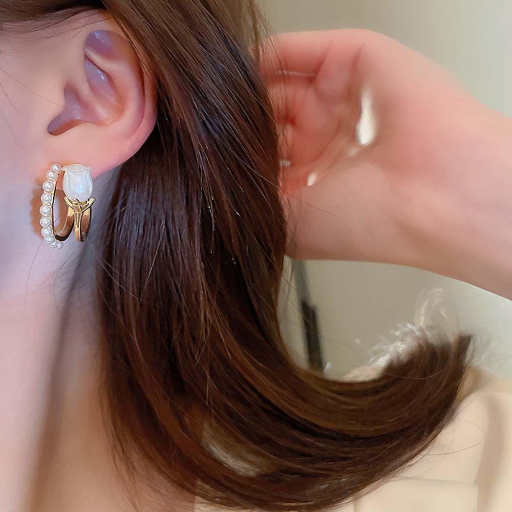 Mxbeauty Anting Bunga Tulip Temperamen Manis Hadiah Sederhana Anting Pejantan Berbentuk C Perempuan Aksesoris Telinga Double-layer Women Hoop Earrings