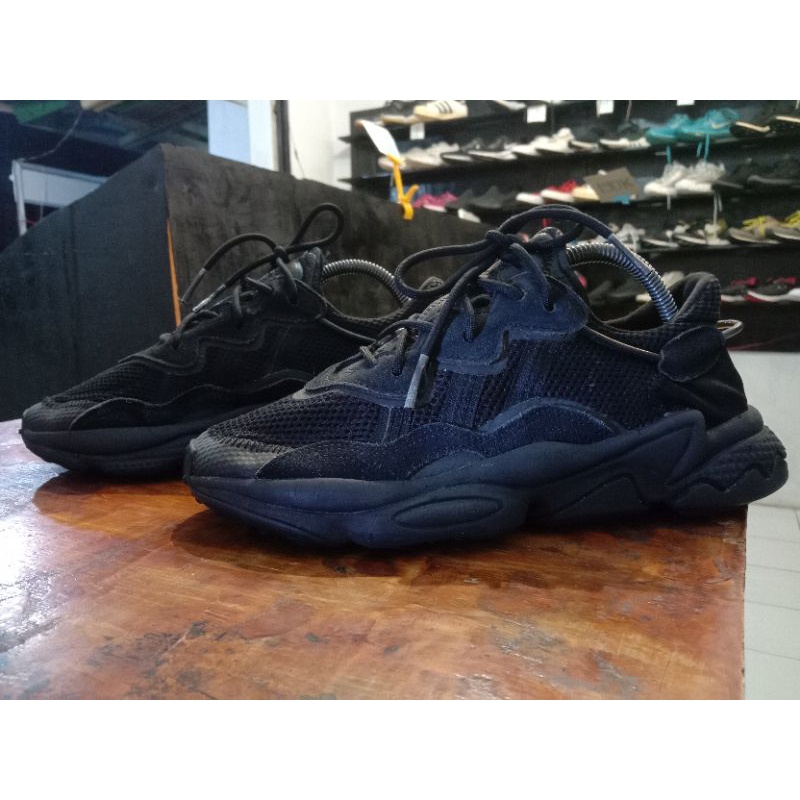Sepatu Second Branded Adidas OZWEEGO
