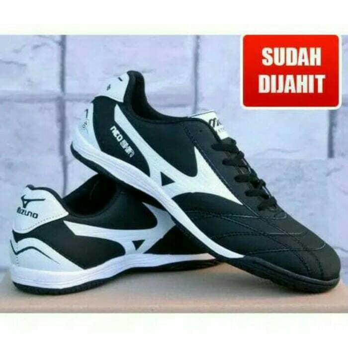 SEPATU FUTSAL MIZUNO HITAM PUTIH