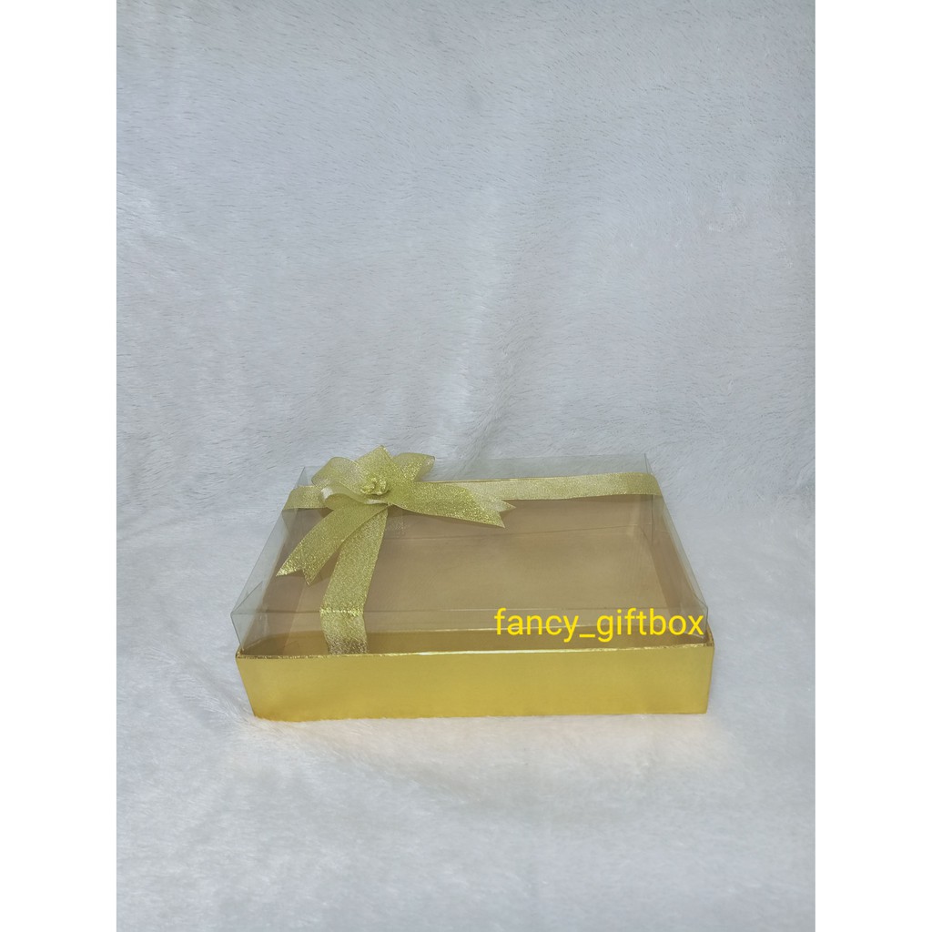 

KOTAK SESERAHAN/KOTAK KADO + TUTUP MIKA