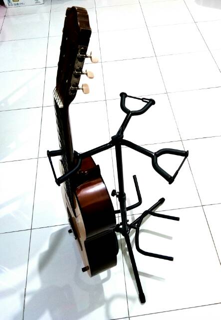 Stand gitar TRIPLE Stand gitar isi tiga dudukan gitar bahan besi