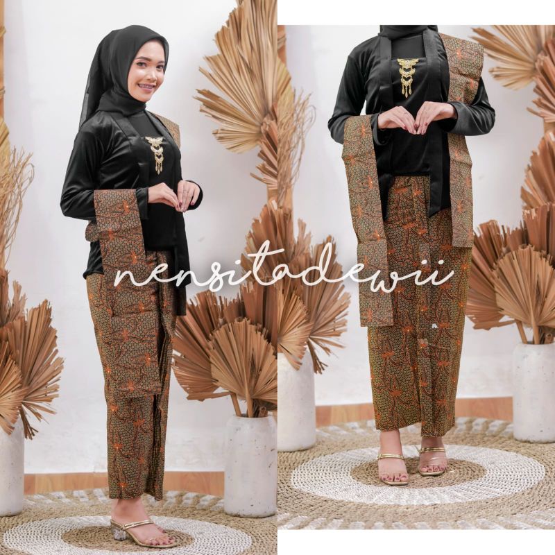 Kebaya Bludru, Jarik Wiru Instan + Selendang / Motif Truntum Hijau