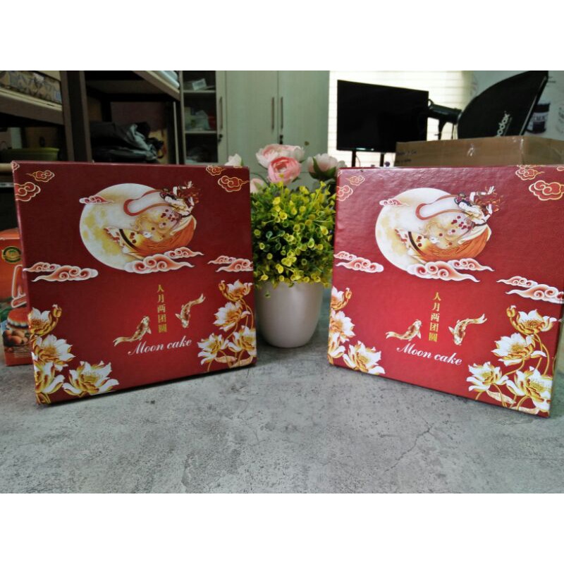 

Hardbox Mooncake Maroon motif ikann