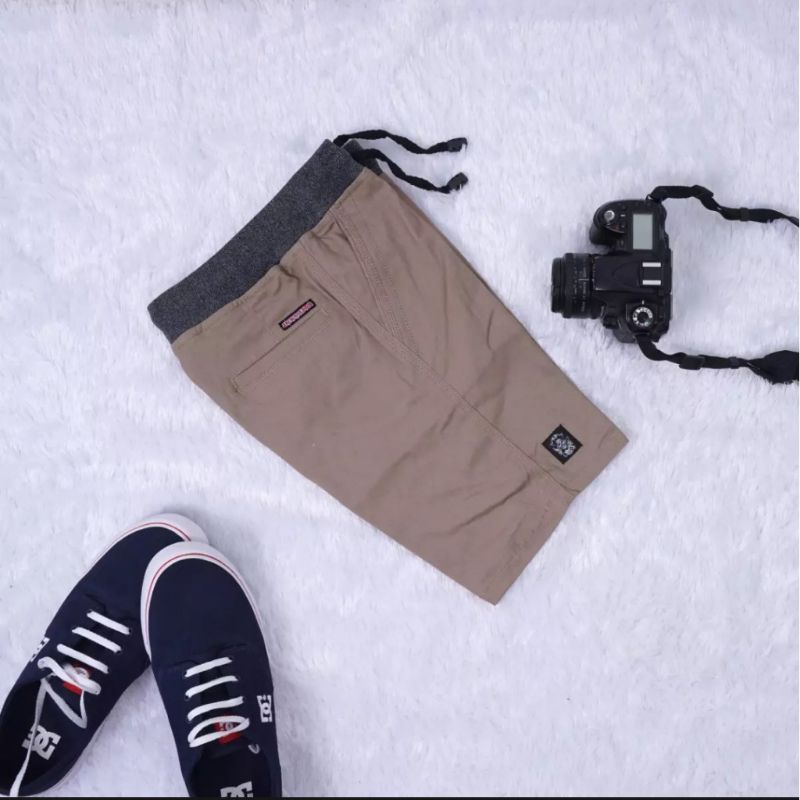 Celana Pendek Pria Cowok Dewasa Chino Rip Karet Pinggang Kolor Chinos Katun Twill Premium-Mocca