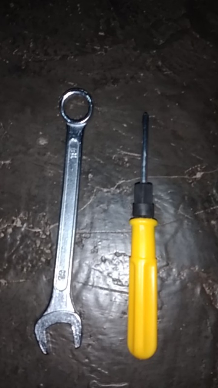 Obeng Bolak Balik Gagang Kuning 2 Way Screwdriver
