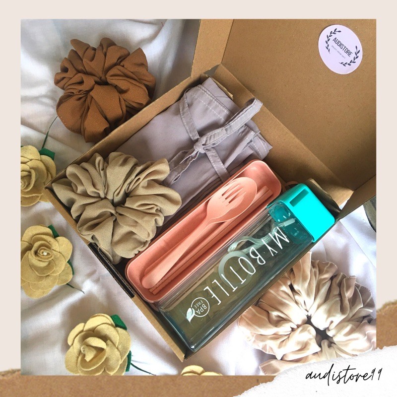 

COD Hampers cewe/ Hadiah sidang hadiah wisuda/ Hadiah Ulang tahun / Hadiah wisuda / Gift box murah