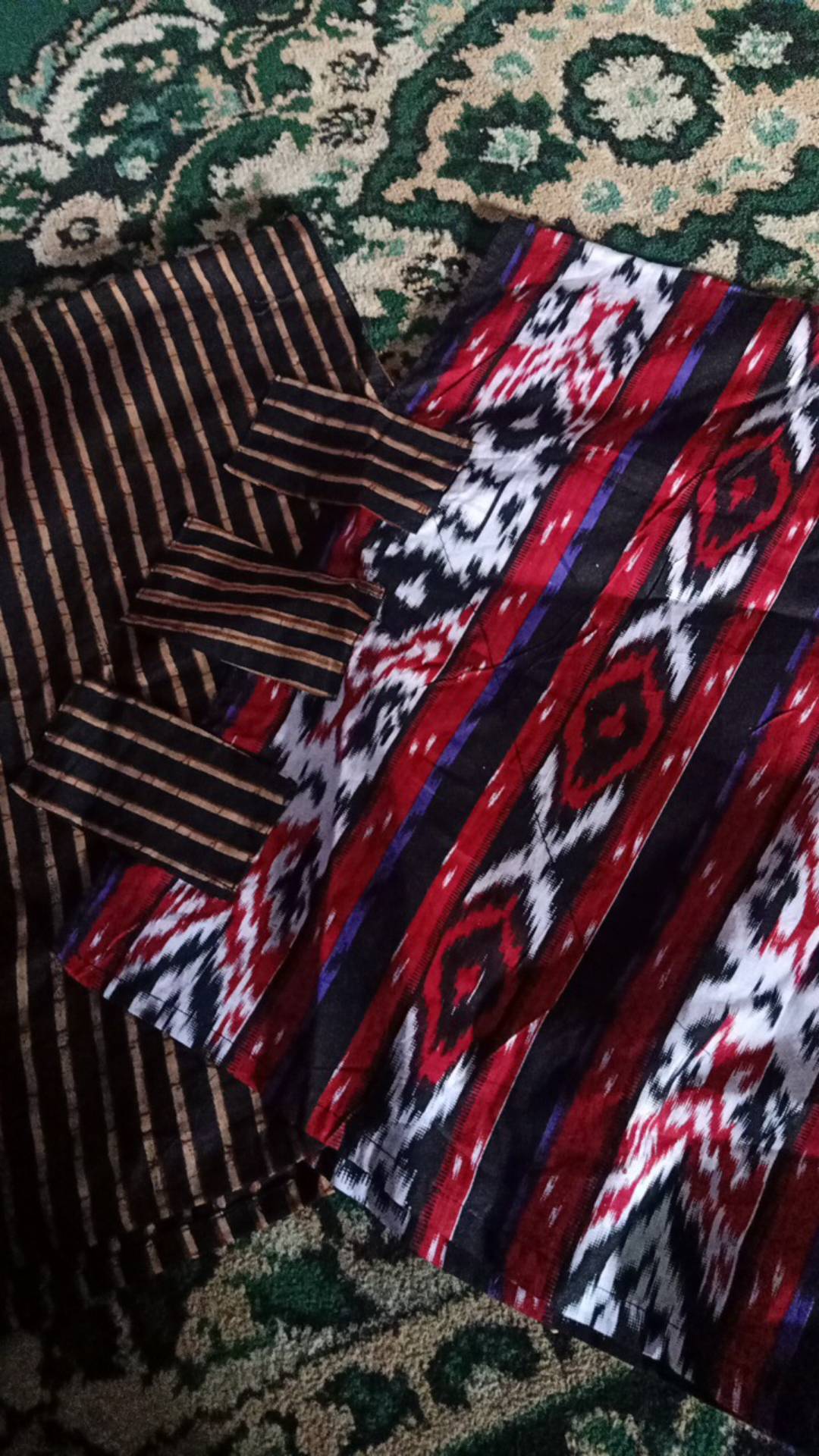 Crop Top Etnik Atasan Batik Wanita Modern