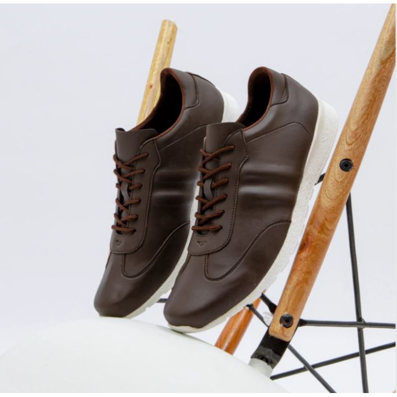 Sepatu Pria Sneakers REDKNOT BIXOLI COKLAT 39-43 Elegan Original