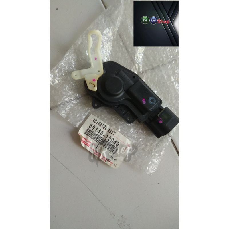 Actuator assy RR pintu tengah. Door Lock Corolla (69140-12040)