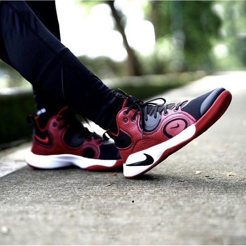 NIKE BASKET FLYBY PRIA