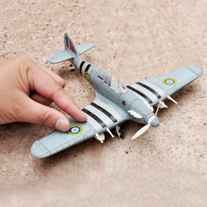 Mainan Rakitan Balok Bangunan Pesawat Tempur UK Hurricane WW2 4D 1 / 48 Diy