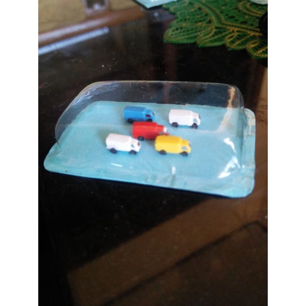 Miniatur Mobil Box Skala 1:1000
