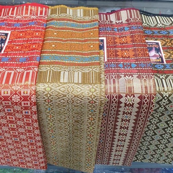 Kain Songket dan Selendang Pakaian Adat Sumatra / Baju Adat Nusantara