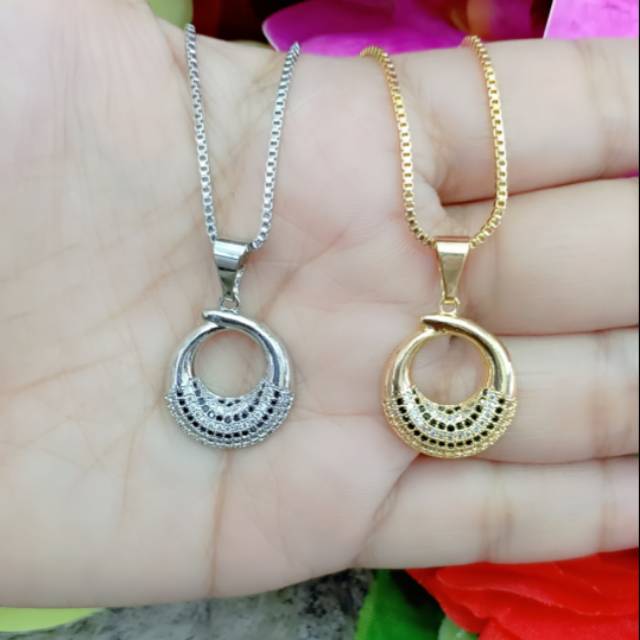 Xuping Kalung Dan liontin Bulan Mata hitam