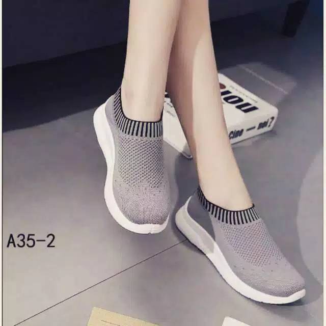 Big Sale Sepatu Slip On Wanita A352