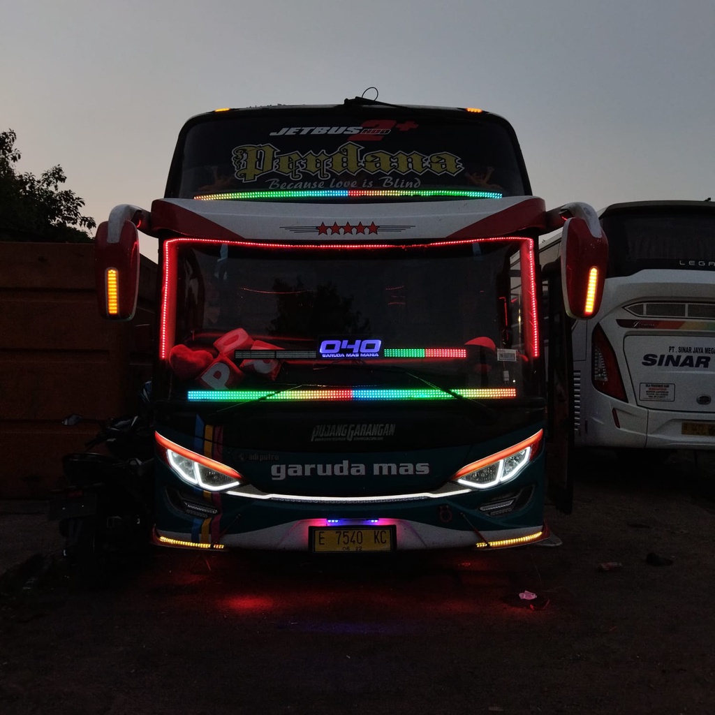 Variasi lampu strobo runing teks RGB Bus dan Truk 7 baris 200cm ws2812