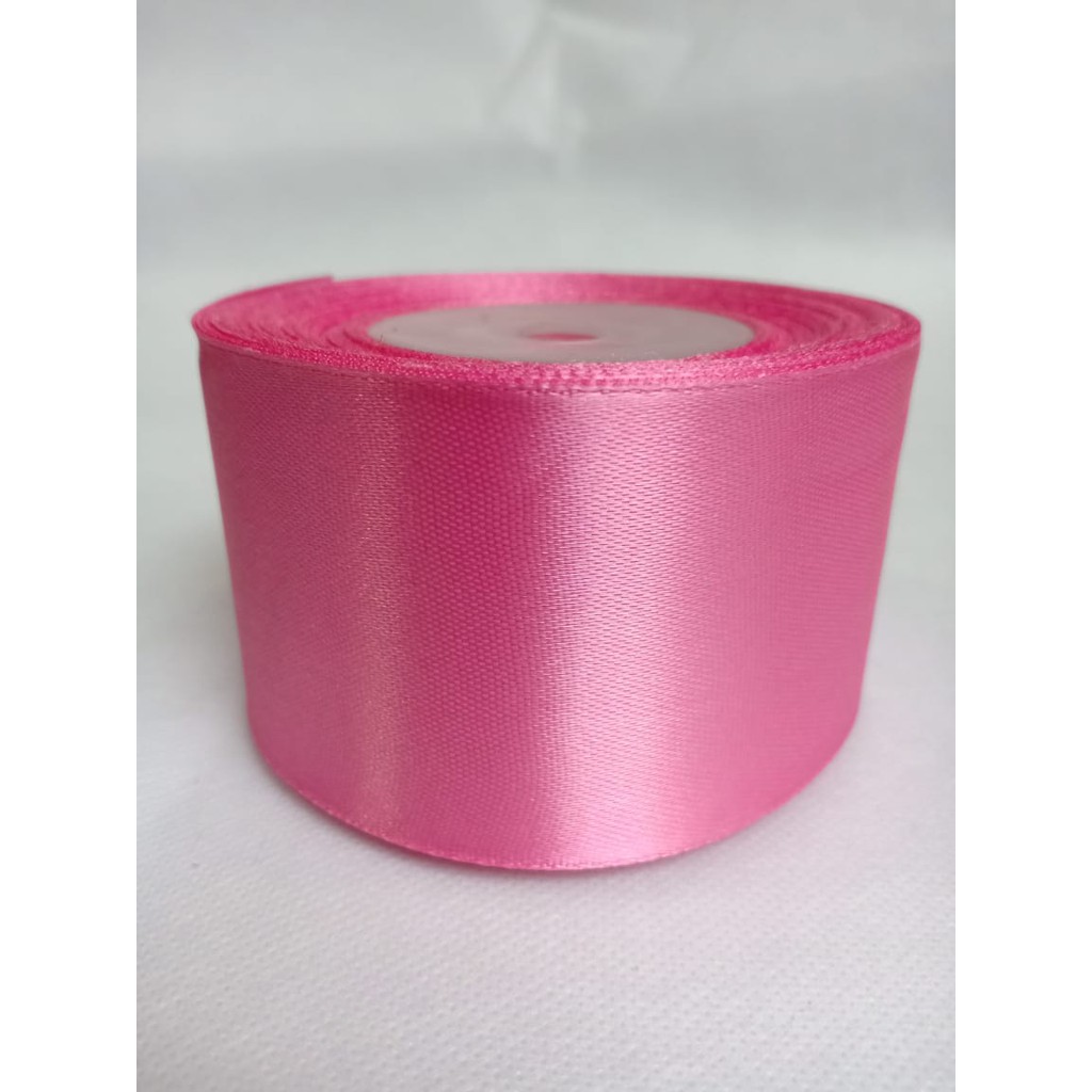 

Pita satin pink muda 2 inch / 5 cm Per roll