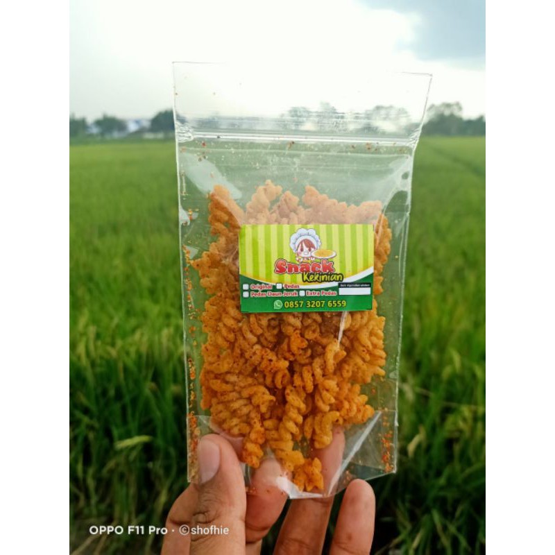 

Spiral Bantet Cemilan 60 gram / Cemilan Santai . Snack Kekinian . Makaroni Spiral Pedas