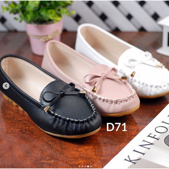 Sepatu flat D71