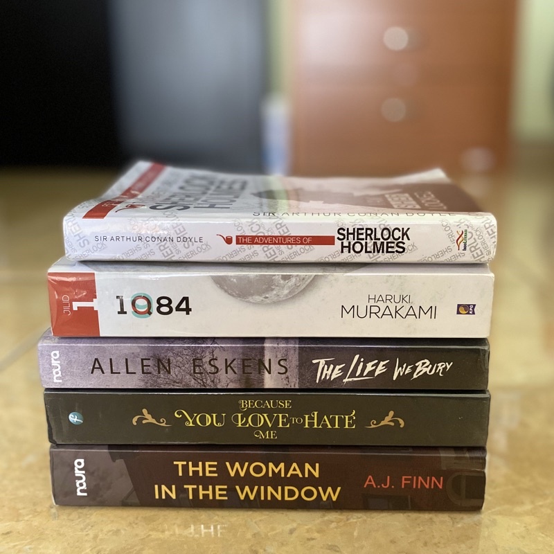 

[ORIGINAL Preloved Novel] Because You Love To Hate Me, The Woman In The Window