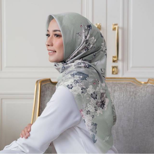 Ramsi scarf by HL Premium